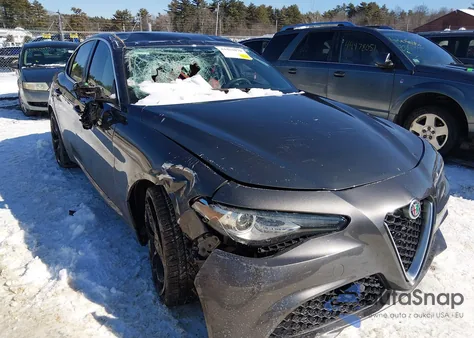2021 Alfa Romeo Giulia Awd z USA, uszkodzony, nr VIN ZARFANAN2M7643631